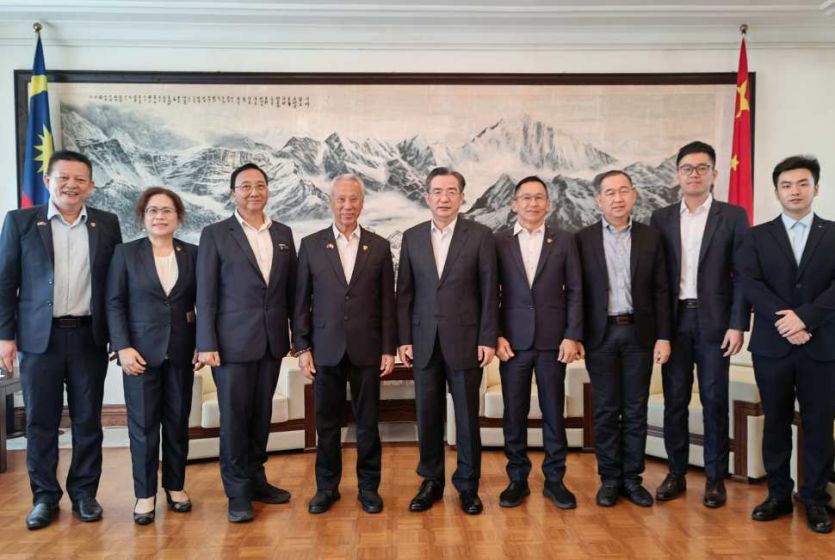 中国驻哥打基纳巴卢总领事朱兴龙会见马来西亚沙巴中国总商会总会长刘顺泰