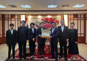 中国驻泰国大使张建卫会见泰中同学会代表团