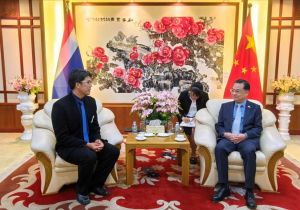 中国驻泰国大使张建卫会见泰国榴莲协会会长林权立