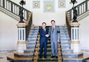 中国驻泰国大使张建卫同泰国总理阿努廷就中泰铁路架桥机坠落事故交换意见