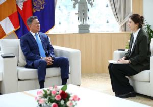 柬埔寨从&ldquo;亲中&rdquo;转&ldquo;亲美&rdquo;？柬副首相孙占托：特朗普让我们惊醒，不能只依靠中国 