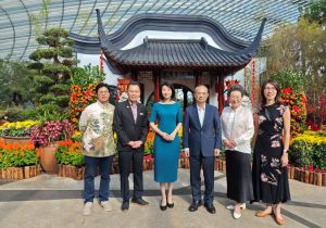 新加坡&ldquo;春花盛开之骏马奔腾&rdquo;花展开幕 中国大使出席