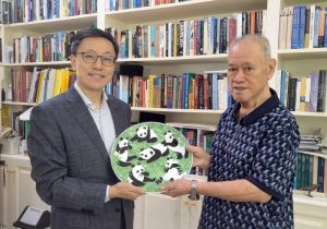 中国驻文莱大使陈少春拜访文莱前首相府部长兼外交与贸易部第二部长林玉成