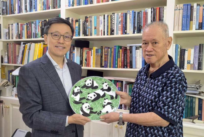 中国驻文莱大使陈少春拜访文莱前首相府部长兼外交与贸易部第二部长林玉成