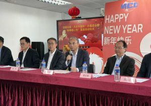 中国驻新加坡使馆举办&ldquo;温暖迎春&middot;共庆中国年&rdquo;开幕活动暨&ldquo;新春暖心包&rdquo;发放启动仪式