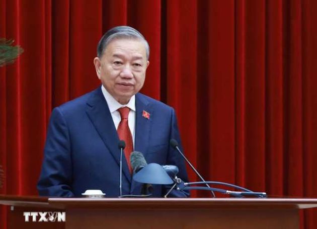 越共第十四届中央委员会选举19人为中央政治局委员 苏林连任越共中央总书记