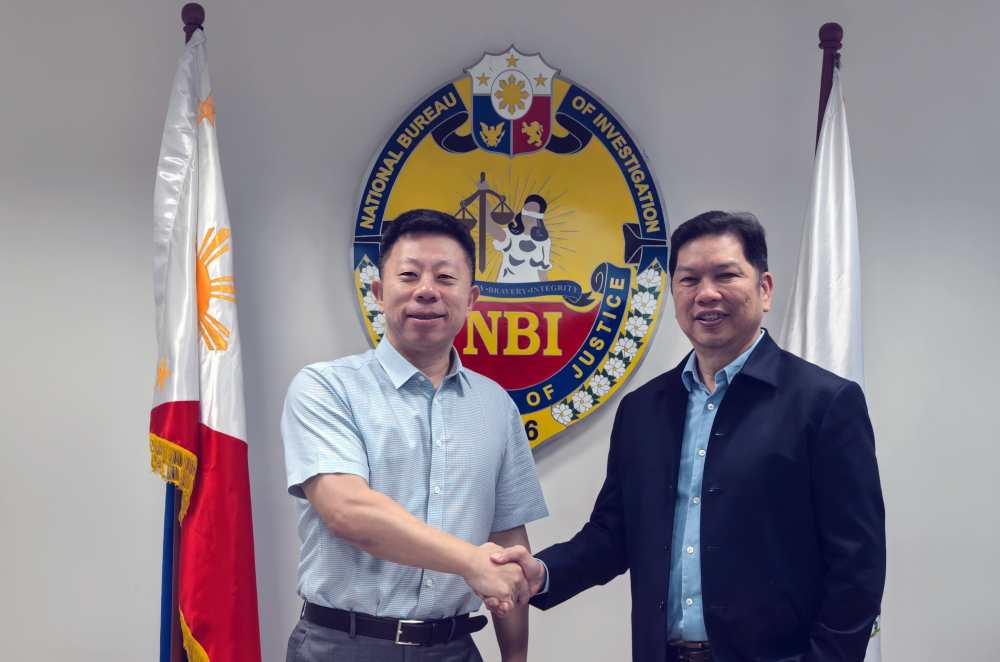 中国驻菲律宾大使井泉会见菲律宾国家调查局代理局长安杰利托&middot;马格诺