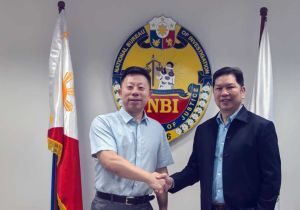 中国驻菲律宾大使井泉会见菲律宾国家调查局代理局长安杰利托&middot;马格诺