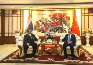中国驻泰国大使张建卫在使馆会见泰国中华会馆理事长陈鸿彰一行