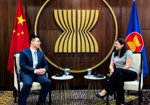 新任中国驻东盟大使王擎到任拜会东盟副秘书长阿斯塔纳