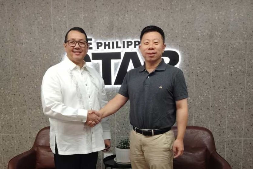 中国驻菲律宾大使井泉会见《菲律宾星报》首席执行官贝尔蒙特