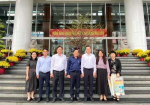 中国驻胡志明市副总领事徐州走访越南《西贡解放日报》祝贺新春