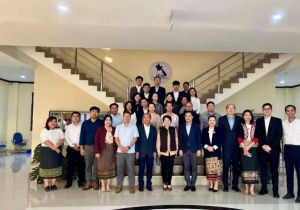 中国驻老挝大使馆与老挝外交学院联合举办青年外交官交流分享会