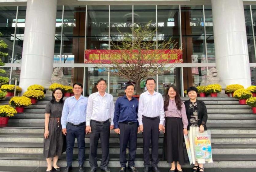 中国驻胡志明市副总领事徐州走访越南《西贡解放日报》祝贺新春