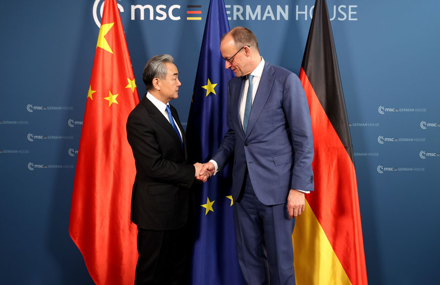 德国总理默茨会见中国外长王毅：德方奉行一个中国政策，期待同中方密切高层交往