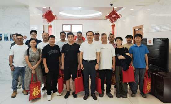 中国驻东帝汶使馆向旅东侨胞发放&ldquo;春节包&rdquo; 并开展新春走访慰问