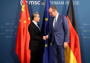 德国总理默茨会见中国外长王毅：德方奉行一个中国政策，期待同中方密切高层交往