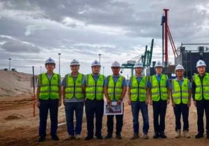 2026年春节之际 中国驻文莱大使陈少春走访慰问在文中资企业