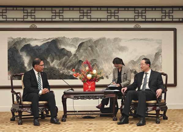 中国外交部副部长孙卫东礼节性会见菲律宾外交部部长助理兼亚太司司长