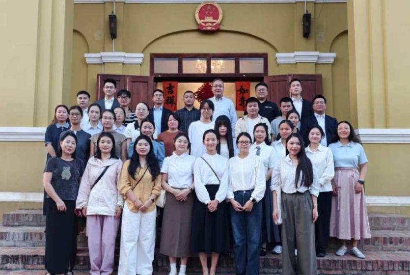 中国驻琅勃拉邦总领馆举行领区中方中文教师新春&ldquo;团圆饭&rdquo;活动