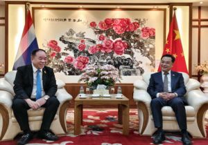 中国驻泰国大使张建卫在使馆会见泰华进出口商会理事长林俊然