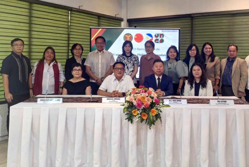 中国驻菲律宾大使井泉访问菲律宾大学 