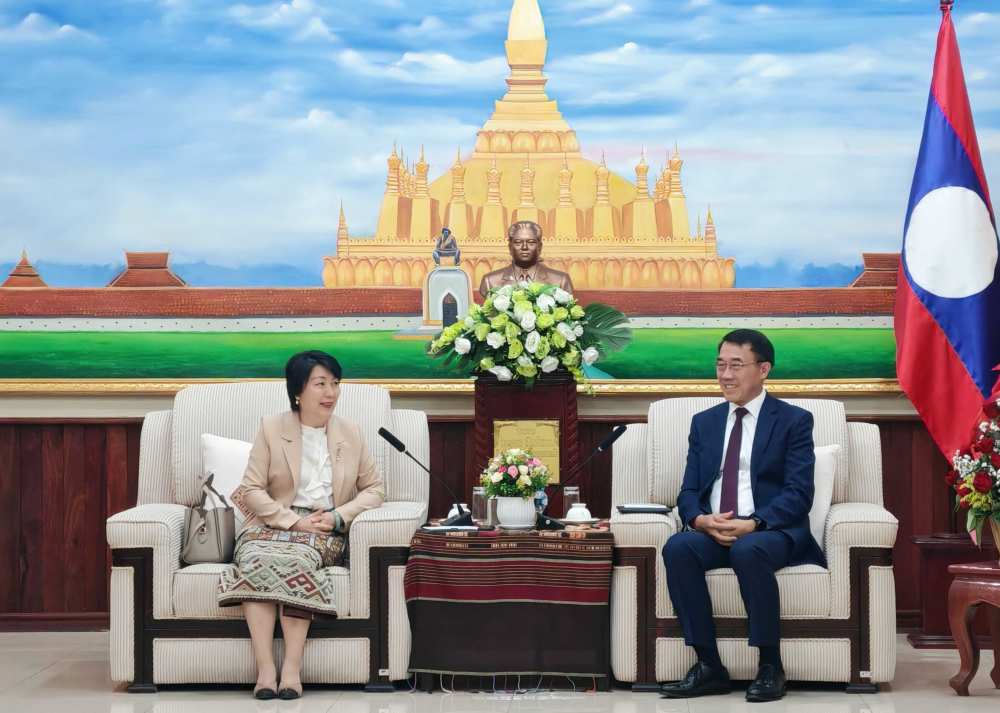 中国驻老挝大使方虹会见老挝人革党中联部部长 祝贺老挝人革党成立71周年