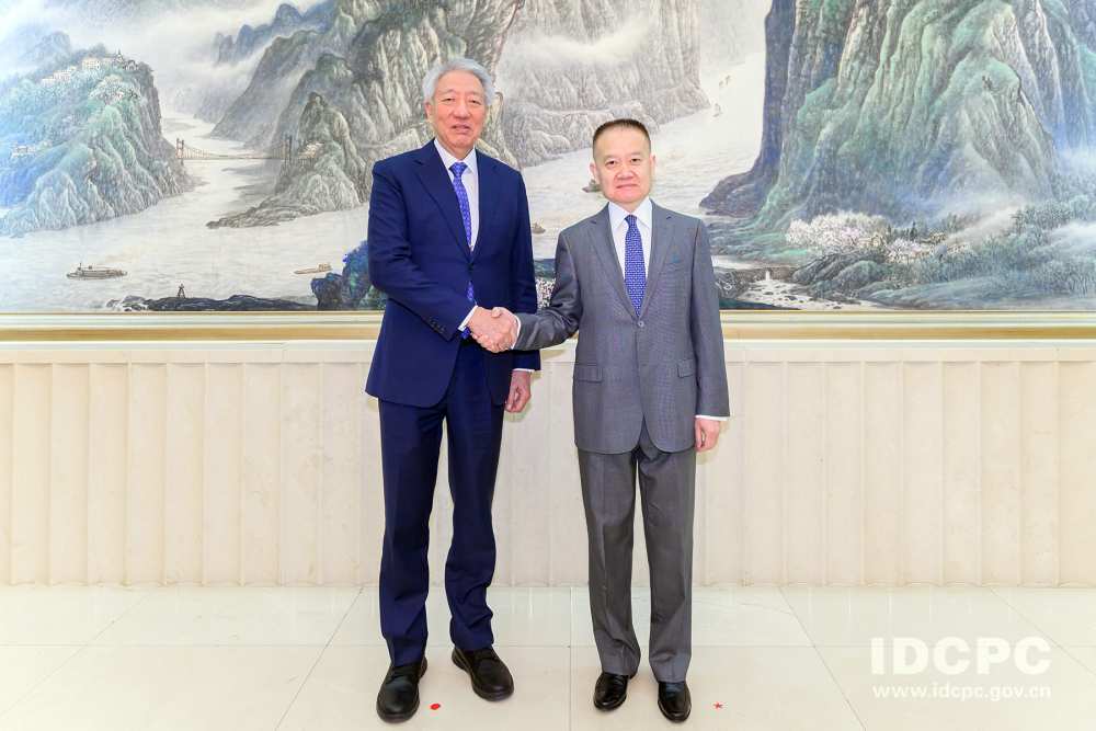中共中央对外联络部部长刘海星会见新加坡淡马锡公司董事长、前国务资政张志贤