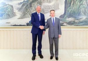 中共中央对外联络部部长刘海星会见新加坡淡马锡公司董事长、前国务资政张志贤