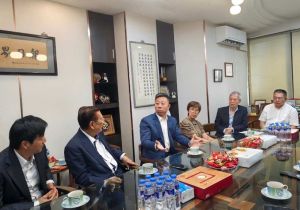 中国驻菲律宾大使井泉走访菲律宾华文媒体