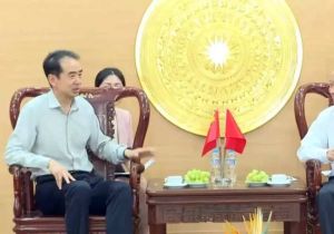 中国驻越南大使何炜会见越南嘉莱省委书记蔡大玉和嘉莱省人委会主席范英俊