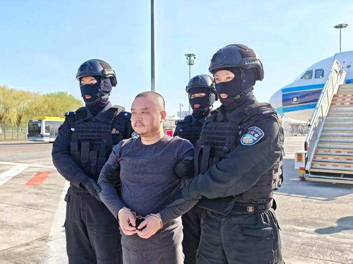 太子集团创办人陈志犯罪集团核心骨干李雄被柬埔寨逮捕并移交中国 其柬埔寨国籍被撤销