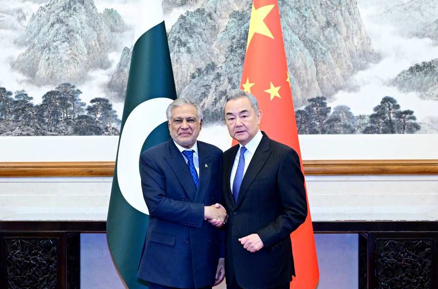 中国外长同巴基斯坦副总理兼外长会谈 发表恢复海湾和中东地区和平稳定五点倡议