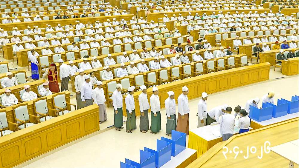 缅甸选出新领导层：敏昂莱当选缅甸总统 南尼尼埃成为缅甸首位女性副总统