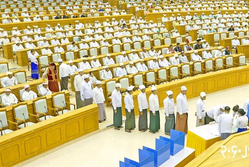 缅甸选出新领导层：敏昂莱当选缅甸总统 南尼尼埃成为缅甸首位女性副总统