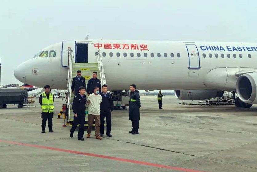 菲律宾向中国遣返涉嫌骗取取1亿元银行贷款疑犯