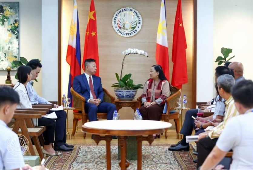 中国驻菲律宾大使会见菲律宾旅游部代理部长 讨论增加更多中菲直飞航线