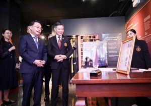 中国驻泰国大使张建卫走访泰国华侨报德善堂