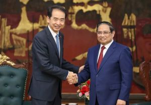 越南政府总理范明政会见中国驻越南大使何炜