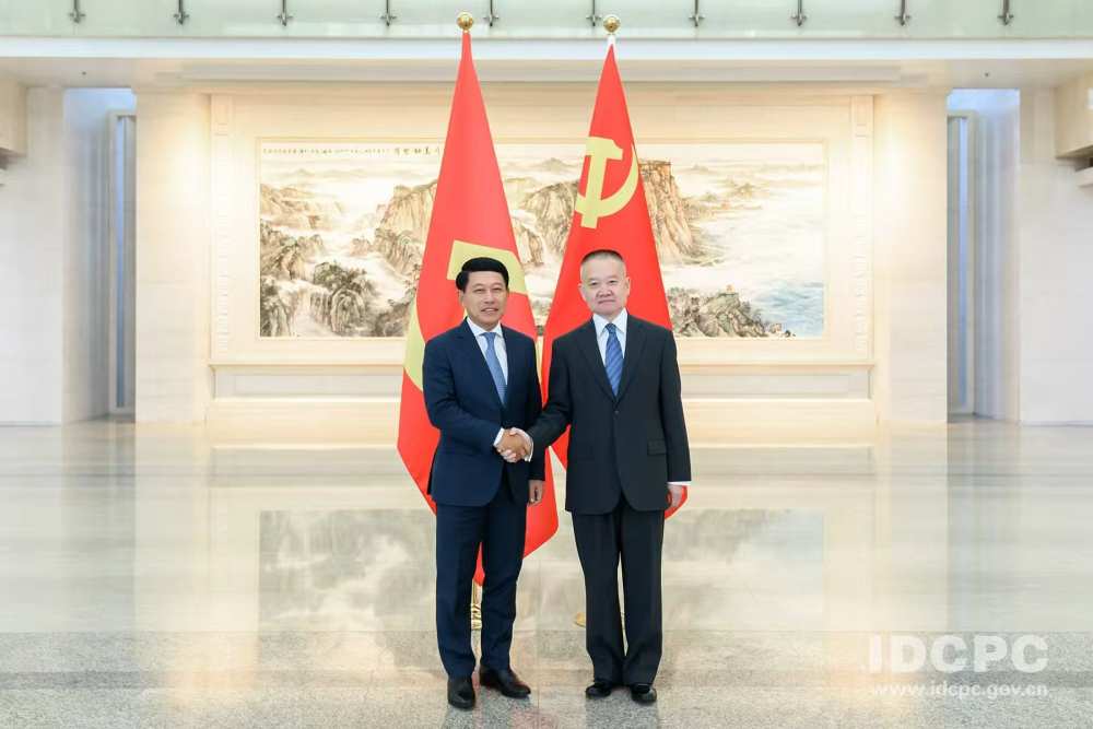 中共中央对外联络部部长刘海星会见老挝人民革命党中央总书记、国家主席特使沙伦赛