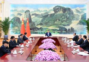 中国最高领导人习近平会见老挝人民革命党中央总书记、国家主席特使沙伦赛