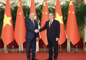 中国总理李强会见越共中央总书记、国家主席苏林 中方愿同越方深入对接发展战略