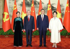 中共中央总书记、中国国家主席习近平同越共中央总书记、越南国家主席苏林举行会谈