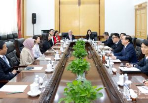 马来西亚执政党干部考察团访问中国