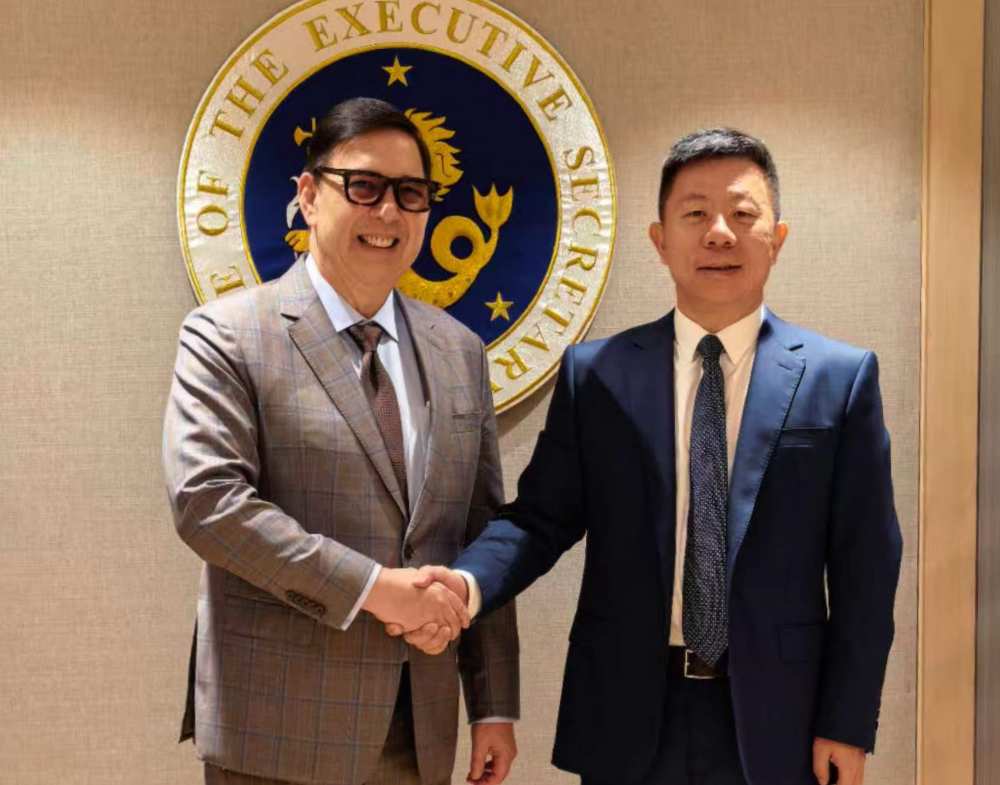 中国驻菲律宾大使井泉会见菲律宾文官长雷克托 就中菲关系、海上问题等议题交换意见