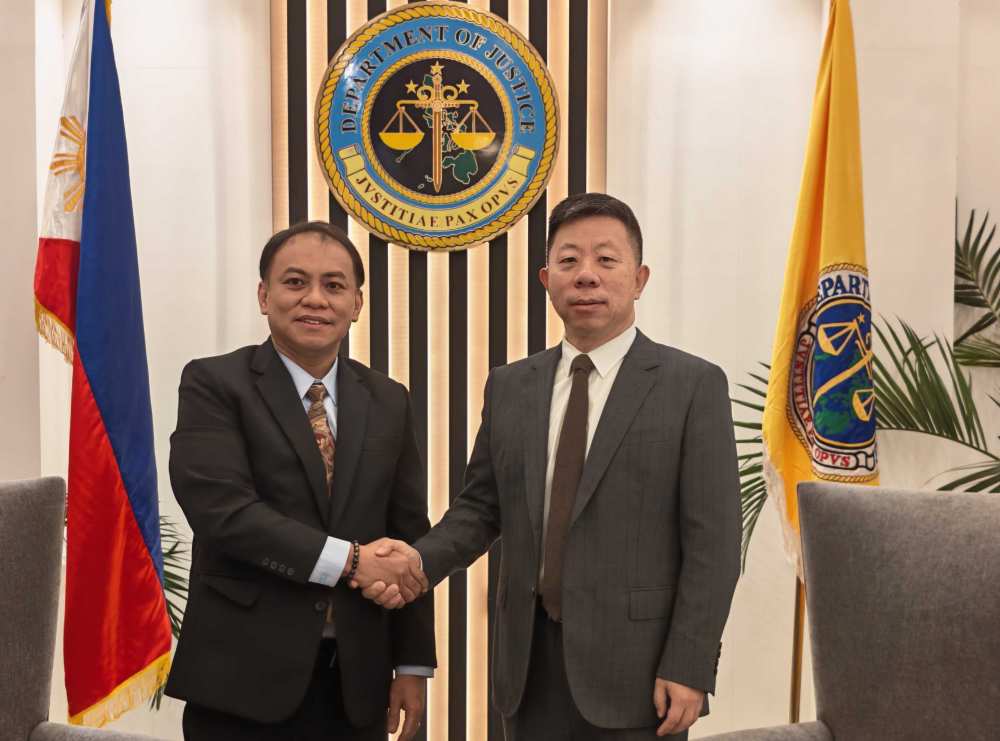 中菲联合打击跨国犯罪成效显著：已抓获100余名重要逃犯 遣返2400多名涉赌诈犯罪嫌疑人