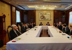 中国驻菲律宾大使井泉会见菲华工商总会代表