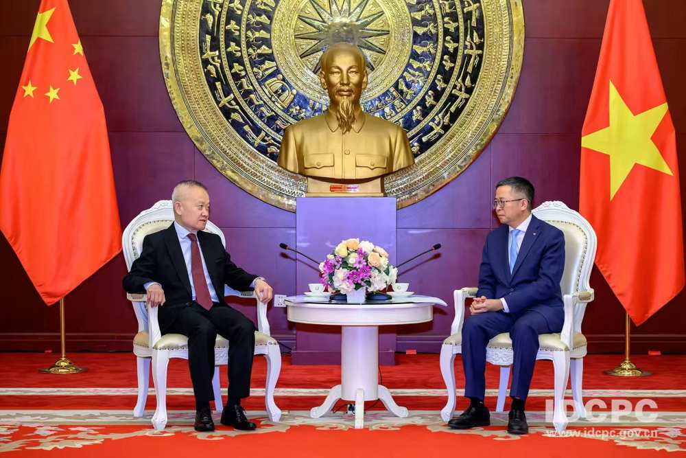 中共中央对外联络部部长刘海星会见越南驻华大使范清平