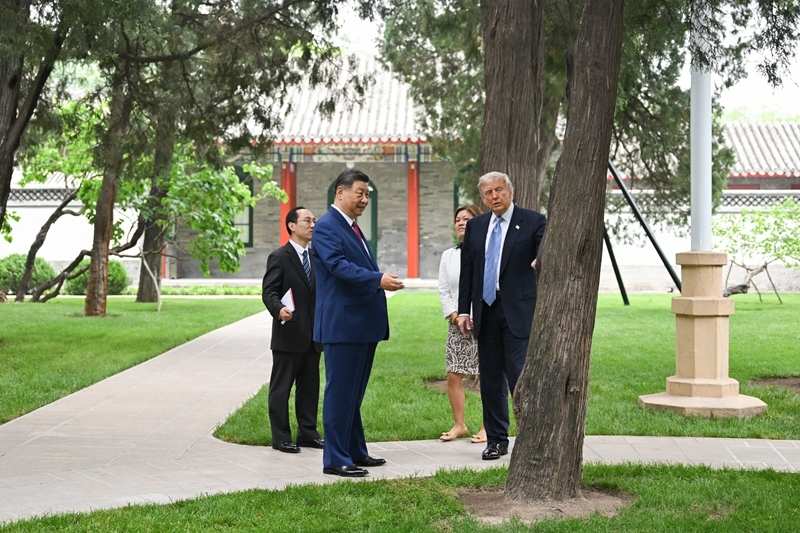 中国国家主席习近平同美国总统特朗普在中南海小范围会晤