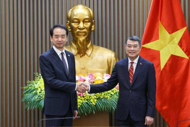 越南政府总理黎明兴会见中国驻越南大使何炜
